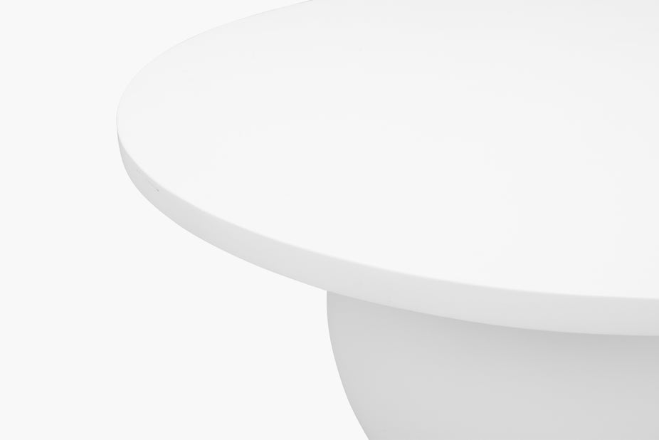 Olay Round Dining Table