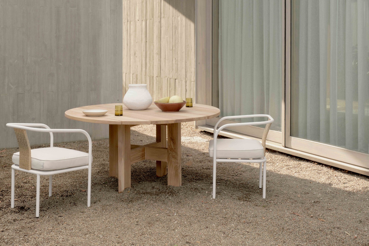 Outdoor Johnny Round Dining Table